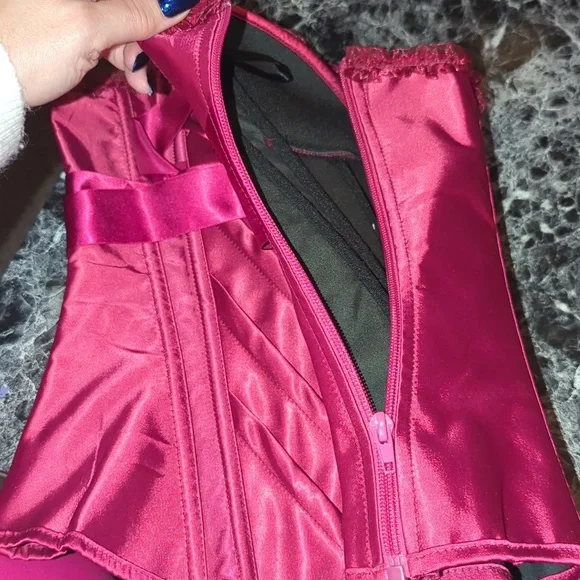 Classic Satin Corset - Picture 6 of 10